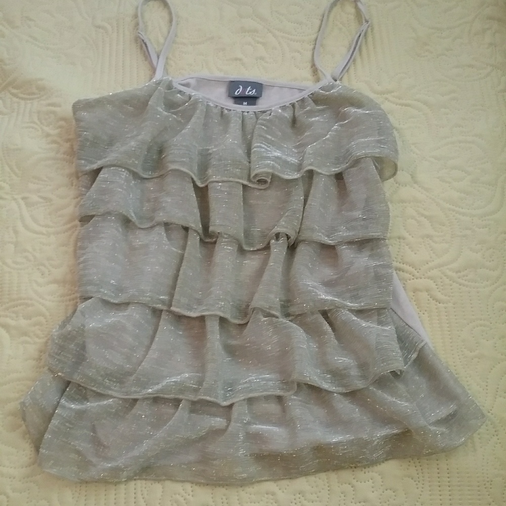 Cute gold ruffled sleeveless top